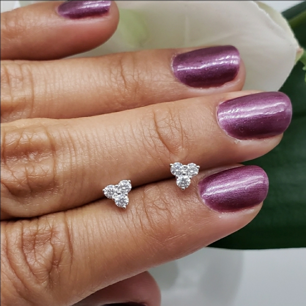 ✴ STERLING SILVER 925 Triangle Stud Earrings - Picture 3 of 5
